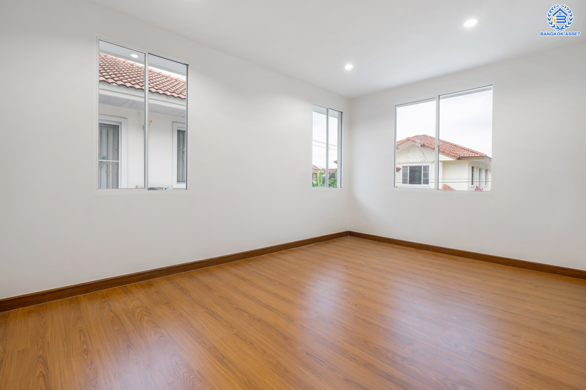 บ้านมือสองตกแต่งใหม่ หลังใหญ่ ดีไซน์ทันสมัย เนื้อที่ 54.1 ตร.ว. ม.ภัสสร14 บางใหญ่-กาญจนาฯ (ซ.กันตนา) รองรับทุกความสุข ฟังก์ชัน 3 ห้องนอน 3 ห้องน้ำ 1 ห้องอเนกประสงค์ 2 ที่จอดรถ บนทำเลศักยภาพ ใกล้เซ็นทรัลเวสต์เกต ทางด่วน "ศรีรัช" และรถไฟฟ้าสายสีม่วง "สถานีตลาดบางใหญ่"